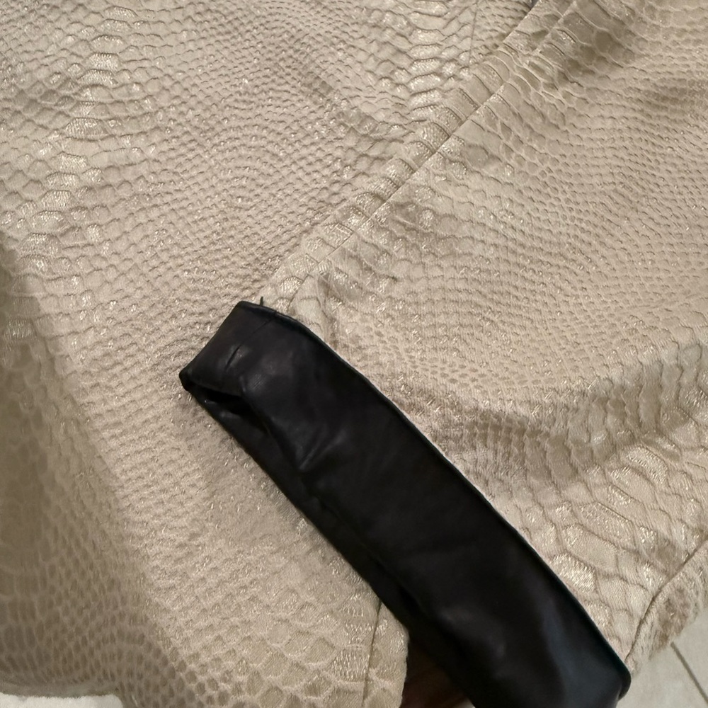 I TOO Gold Textured Pants - Picture 3 of 6